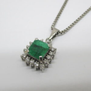 4390 PT850/900ネックレス エメラルド1,03カラット ダイヤモンド0,27カラット