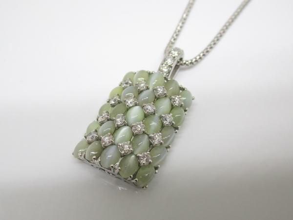 4392 K18WGネックレス キャッツアイ6,5カラット ダイヤモンド0,62カラット