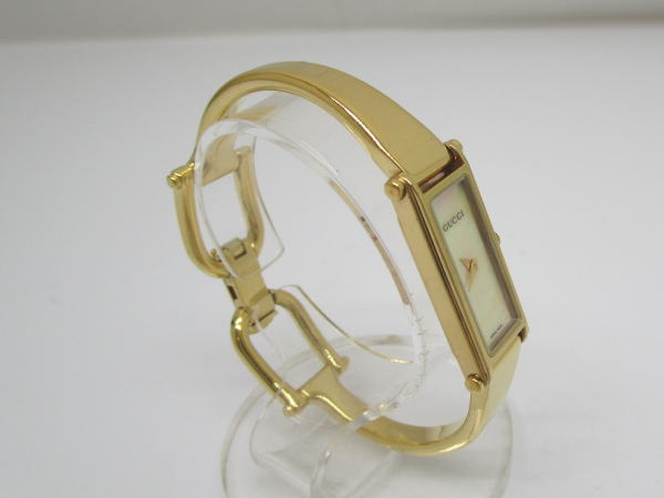 1520 グッチ バングルウォッチ 1500L レディース クォーツ シェル文字盤 ゴールドメッキ - 画像 (2)