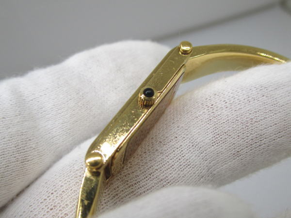 1520 グッチ バングルウォッチ 1500L レディース クォーツ シェル文字盤 ゴールドメッキ - 画像 (5)