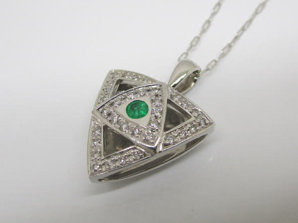 4406 K18WGネックレス エメラルド0,09カラット ダイヤモンド0,26カラット