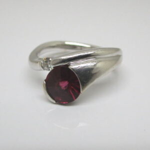 4409 K18WGリング ガーネット ダイヤモンド0,06カラット 12号
