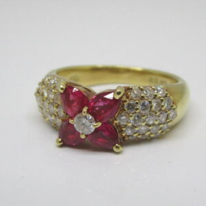 4442　K18リング　ルビー0,69カラット　ダイヤモンド0,56カラット　8号