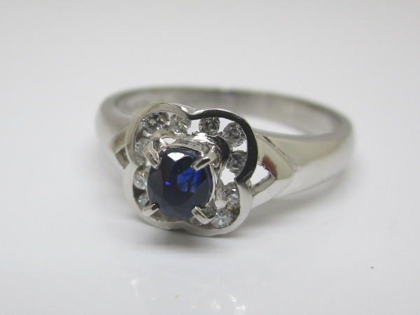4446 PT900リング サファイア0,47カラット ダイヤモンド0,11カラット 13,5号