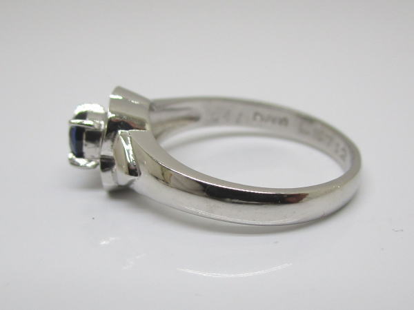 4446 PT900リング サファイア0,47カラット ダイヤモンド0,11カラット 13,5号 - 画像 (2)