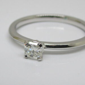 4447 ティファニー PT950リング ダイヤモンド トゥルー 0,19カラット 11号