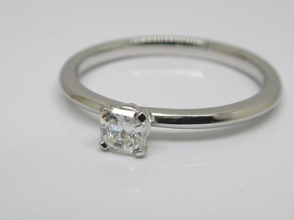 4447 ティファニー PT950リング ダイヤモンド トゥルー 0,19カラット 11号