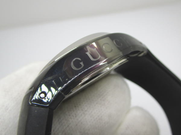 1539 グッチ SYNC シンク 腕時計 137.3 クォーツ ブラック - 画像 (5)