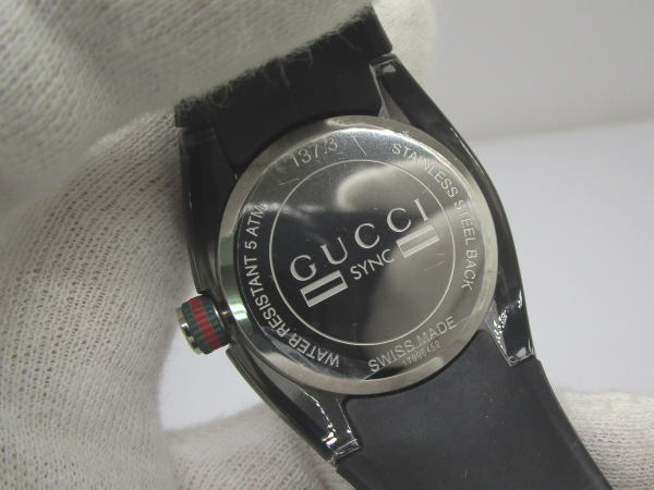 1539 グッチ SYNC シンク 腕時計 137.3 クォーツ ブラック - 画像 (9)