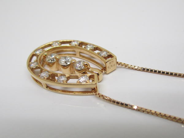 4465 K18PGネックレス ダイヤモンド0,5カラット 馬蹄型 - 画像 (4)