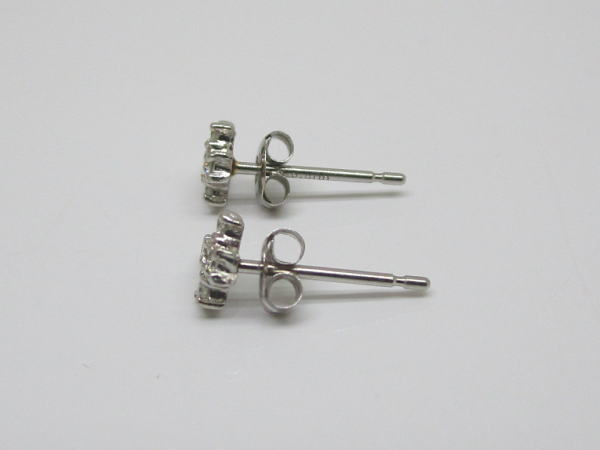 4534 PT900クロスピアス ダイヤモンド0,12カラット - 画像 (2)