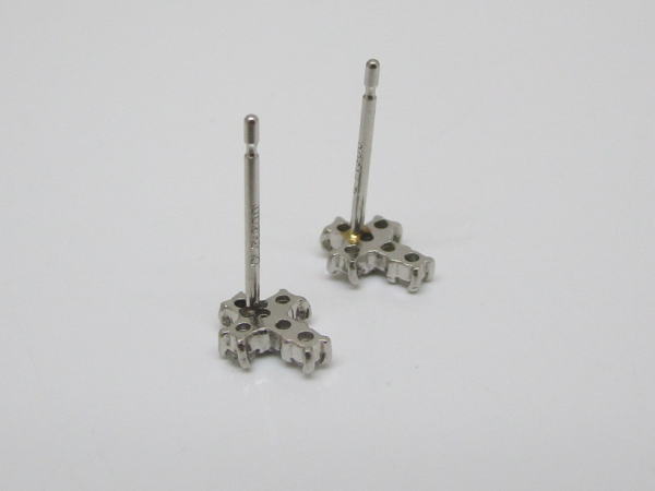 4534 PT900クロスピアス ダイヤモンド0,12カラット - 画像 (4)